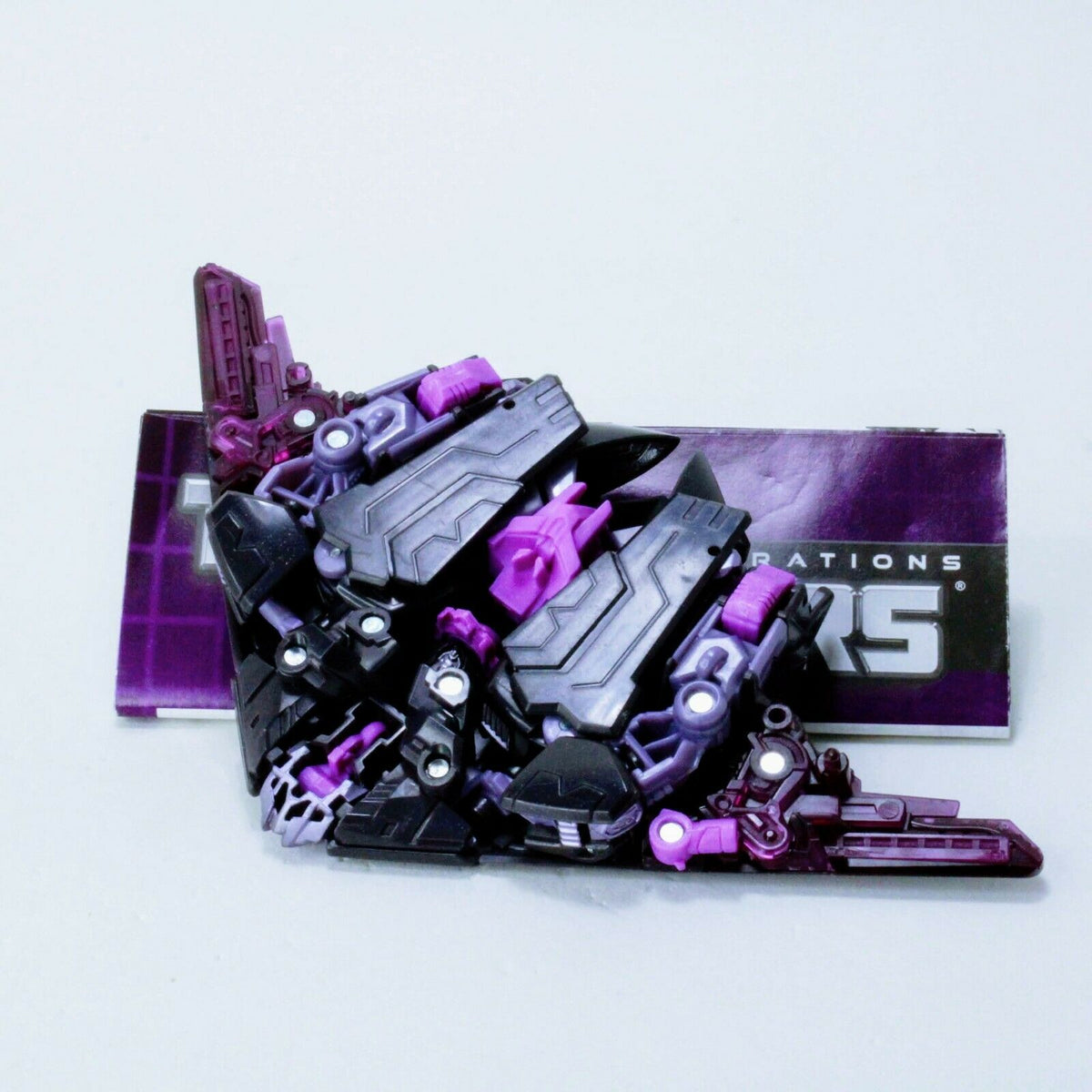 Transformers Thrilling 30 Stealth Bomber Megatron Deluxe Generations