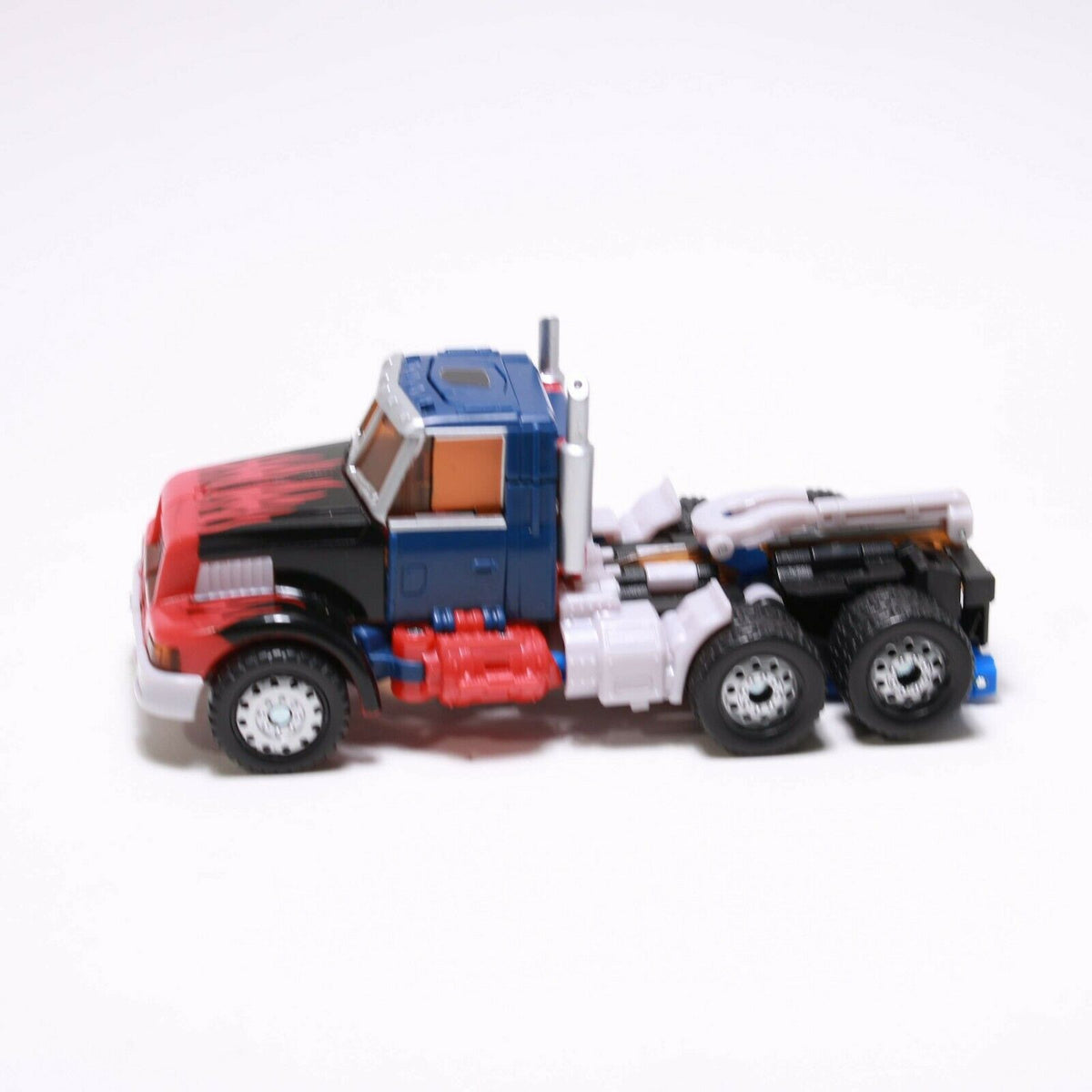 Transformers Reveal the Shield G2 Optimus Prime Deluxe Class