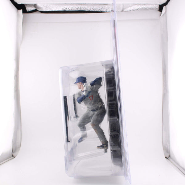 McFarlane MLB Legacy - Shohei Ohtani LA Dodgers Chase - Figure w/ Backdrop