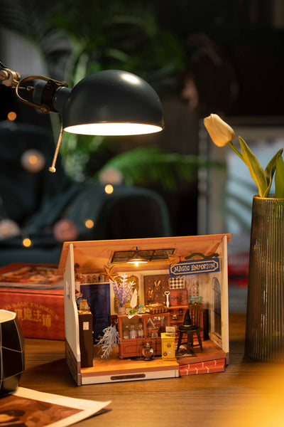 Hands Craft - DIY Miniature House Kit: Kiki's Magic Emporium