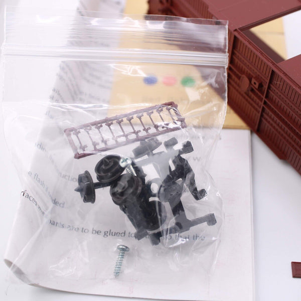 HO scale - MEC 6117 - Red Caboose - 40' AAR Main Central Box Car Kit