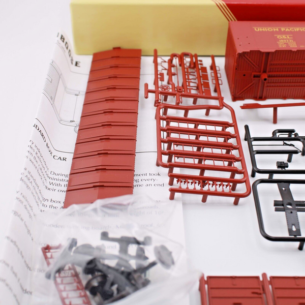 HO scale - OSL 189771 Union Pacific - Red Caboose - 40" AAR Box Car Kit
