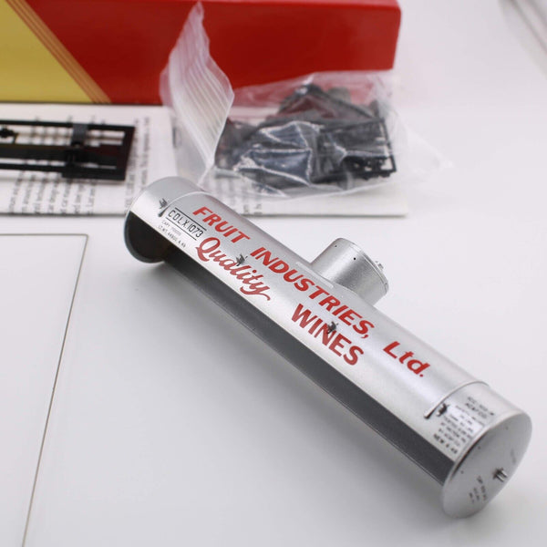 HO scale - COLX 1073 - Red Caboose - Fruit Industries - Tank Car Kit