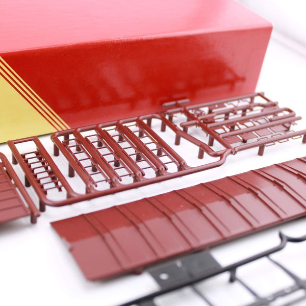 HO scale - MEC 6117 - Red Caboose - 40' AAR Main Central Box Car Kit