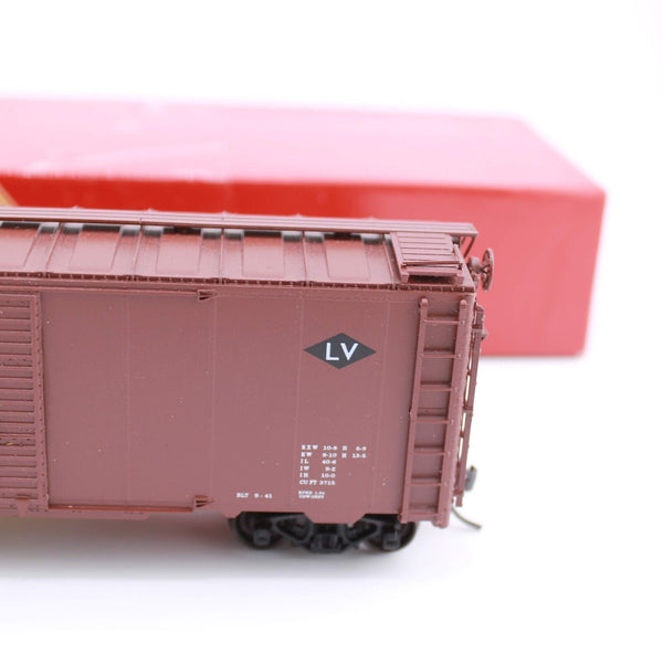 HO scale - LV 61369 - Red Caboose - 40" AAR Boxcar - BLT 4-37
