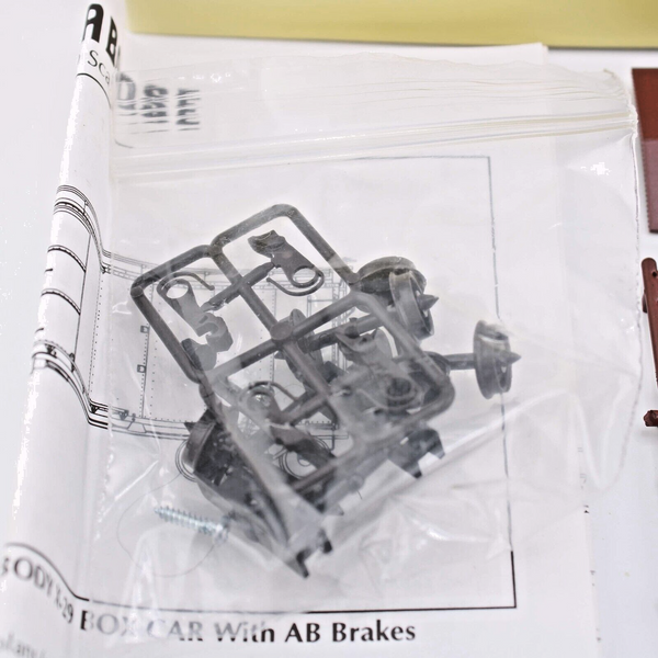 HO scale - B & M 71954 - Red Caboose - 40" Boston & Maine - Steel Sheathed Kit