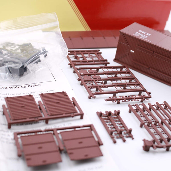 HO scale - NH 30050 - Red Caboose - 40' NY, NH & Hartford AAR Box Car Kit