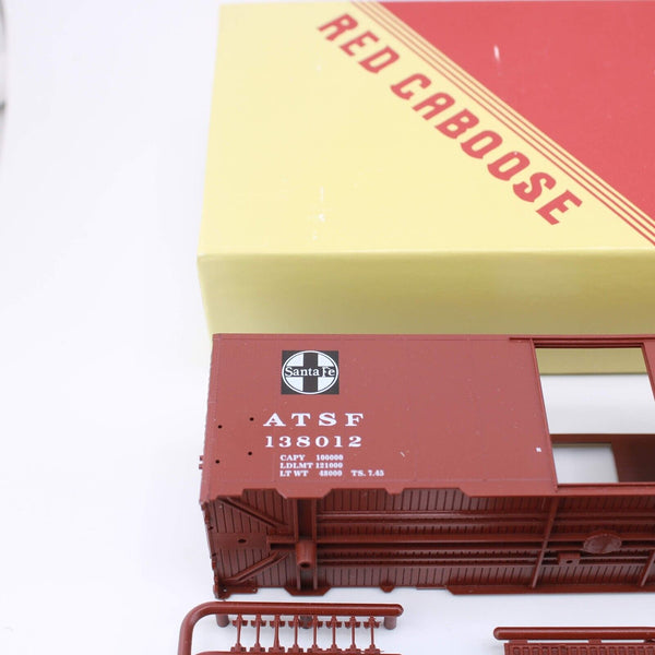 HO scale - ATSF 138012 - Red Caboose - Sanat Fe 40' AAR Box Car Kit