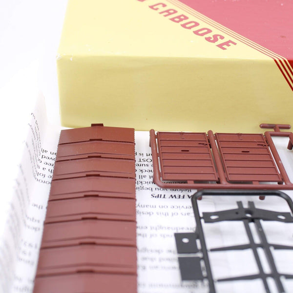 HO scale - LV 61369 - Red Caboose - 40' AAR Box Car Kit