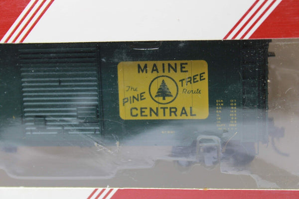 HO scale - MEC 8522 - Red Caboose - 40' ACF Boxcar - N/BLT 9-57