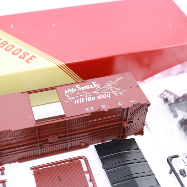 HO scale - ATSF 138012 - Red Caboose - Sanat Fe 40' AAR Box Car Kit