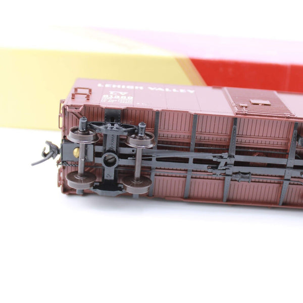 HO scale - LV 61369 - Red Caboose - 40" AAR Boxcar - BLT 4-37
