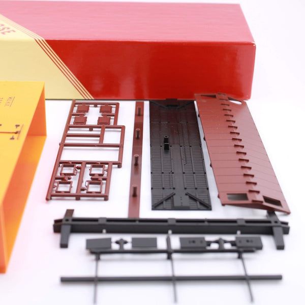 HO scale - MUNX 3333 - Red Caboose - Meat Reefer Kit