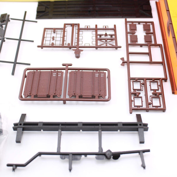 HO scale - URTX 5267 - Red Caboose - Oscar Meyer - Meat Reefer Kit