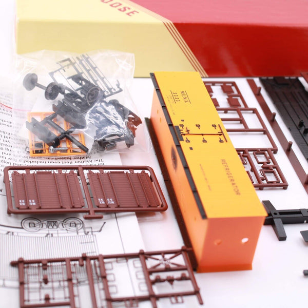 HO scale - MUNX 3333 - Red Caboose - Meat Reefer Kit