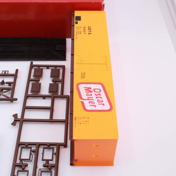 HO scale - URTX 5267 - Red Caboose - Oscar Meyer - Meat Reefer Kit